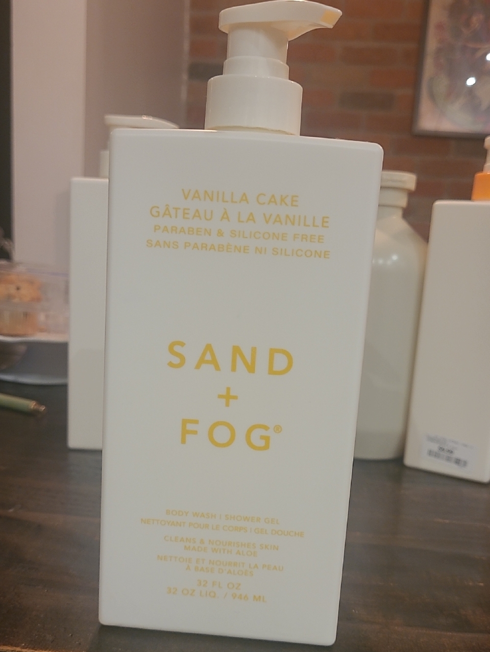Sand + Fog Vanilla Cake Body Wash - White